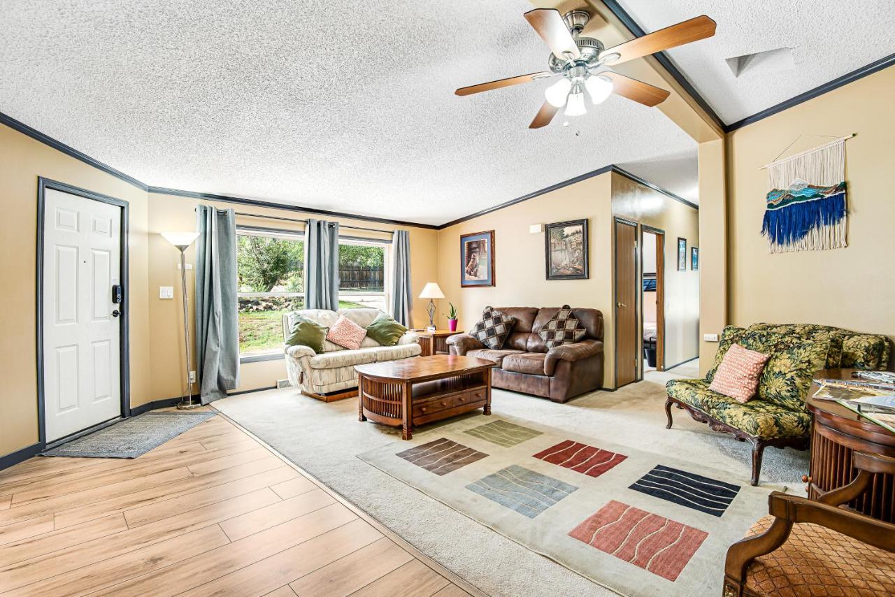 Rocky Mountain Rustic Villa โคโลราโดสปริงส์ ภายนอก รูปภาพ