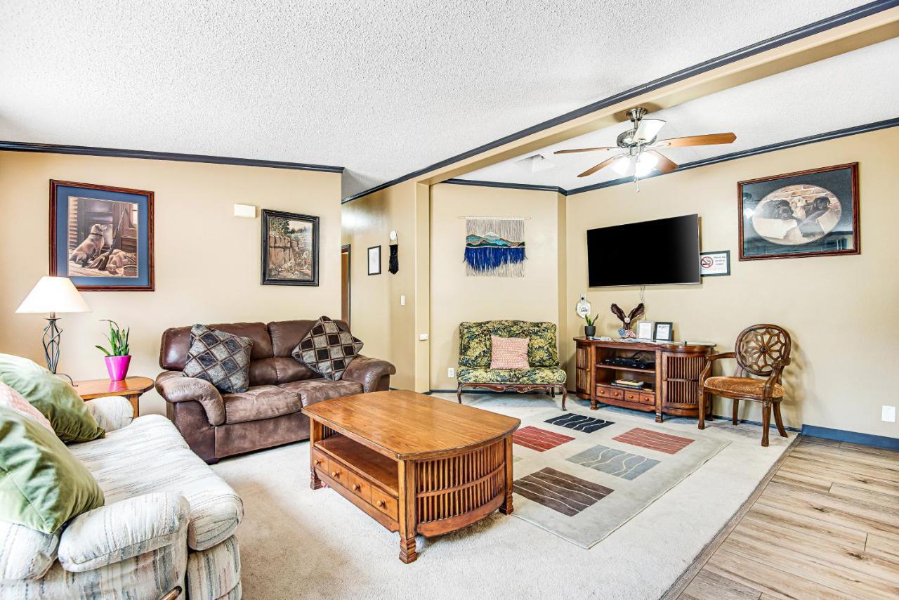 Rocky Mountain Rustic Villa โคโลราโดสปริงส์ ภายนอก รูปภาพ