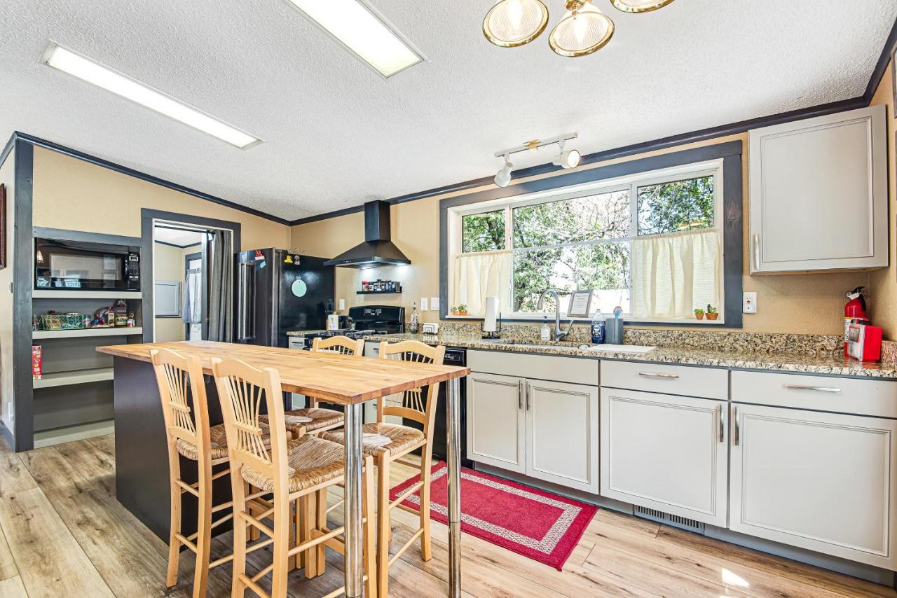 Rocky Mountain Rustic Villa โคโลราโดสปริงส์ ภายนอก รูปภาพ