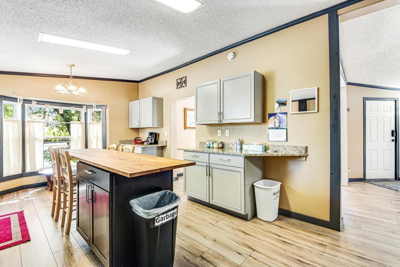 Rocky Mountain Rustic Villa โคโลราโดสปริงส์ ภายนอก รูปภาพ