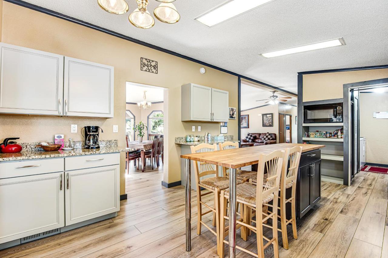 Rocky Mountain Rustic Villa โคโลราโดสปริงส์ ภายนอก รูปภาพ