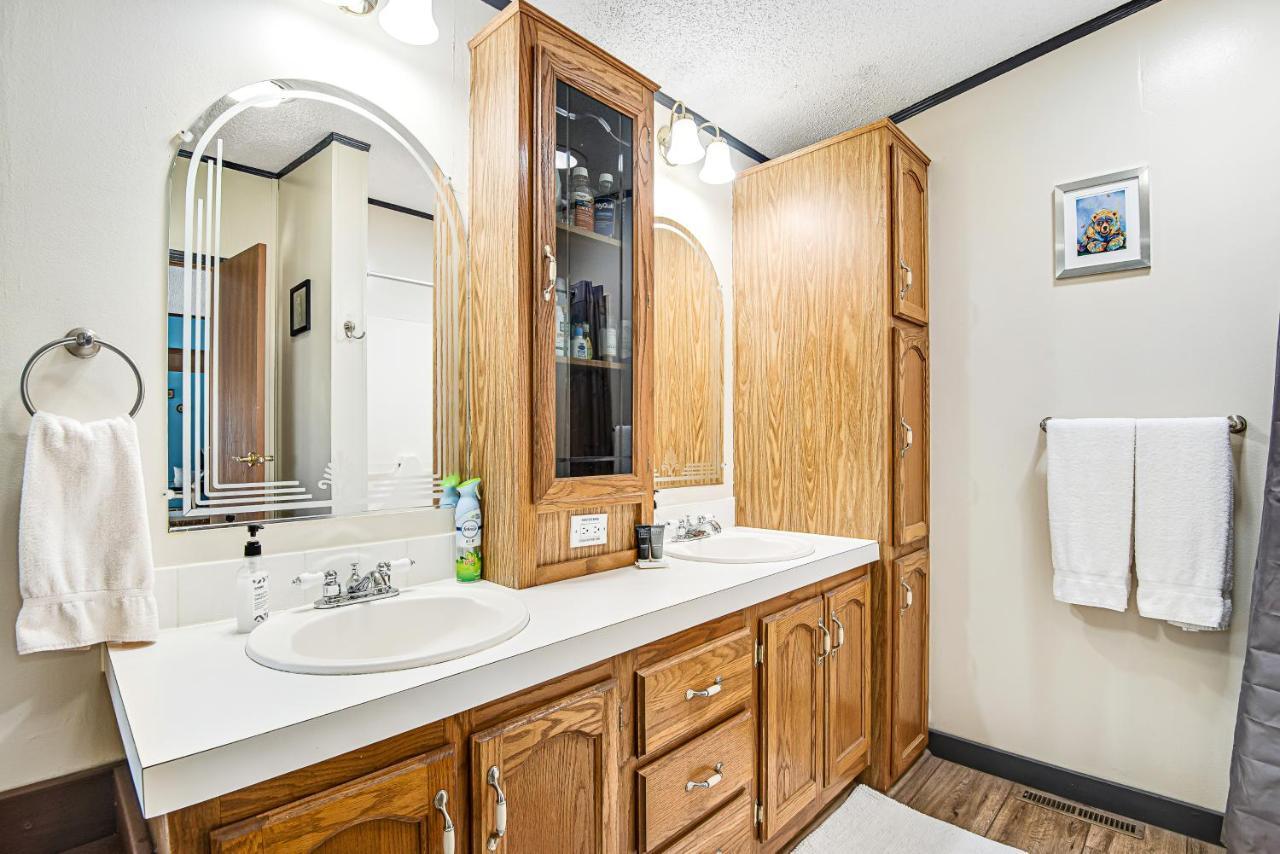 Rocky Mountain Rustic Villa โคโลราโดสปริงส์ ภายนอก รูปภาพ